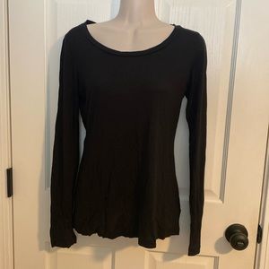 Long sleeve top with button detail on back